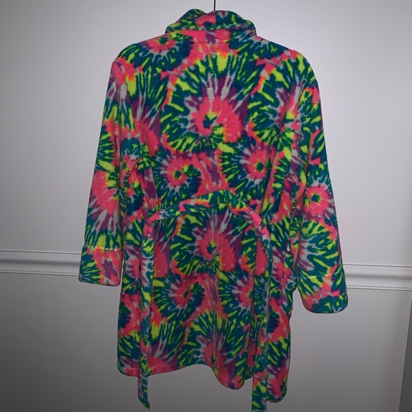 Robe - Picture 2 of 3